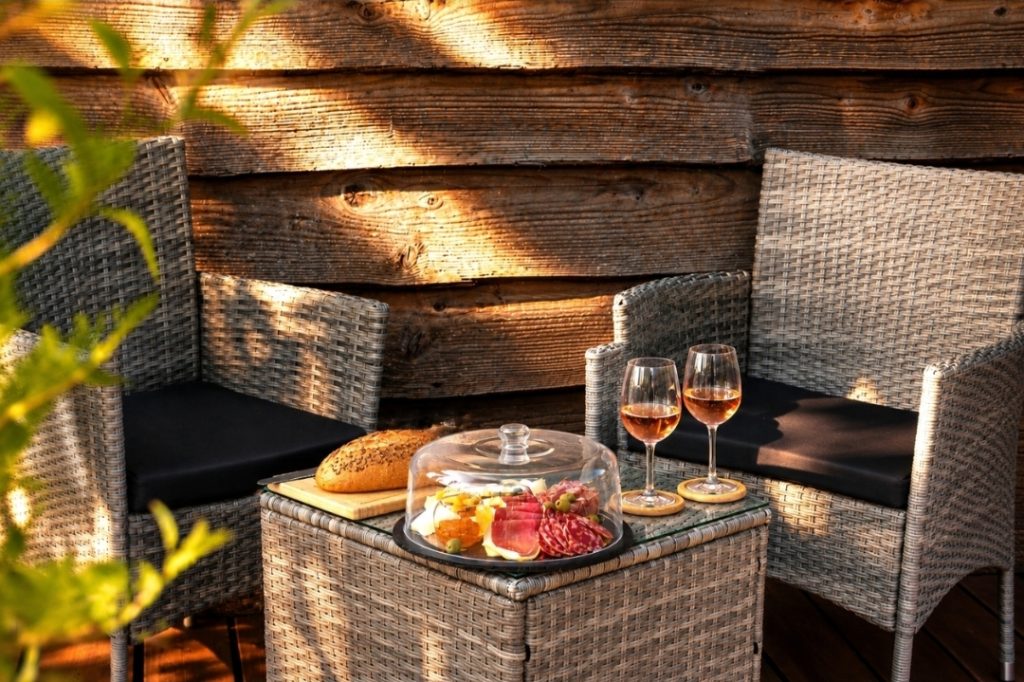 Moment romantique dans un spa privatif au cœur des arbres, Sud-Ouest de la France